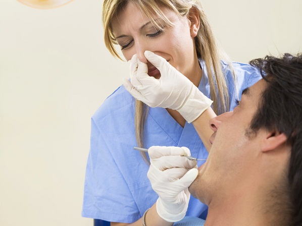 Las 10 enfermedades que avergüenzan a los hombres - Visita a tu dentista antes de abrir la boca